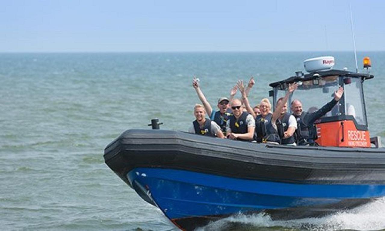 Chalet Op Camping Lauwersoog Met 3 Slaapkamers En Vaatwasser - Joycasa Eksteriør billede